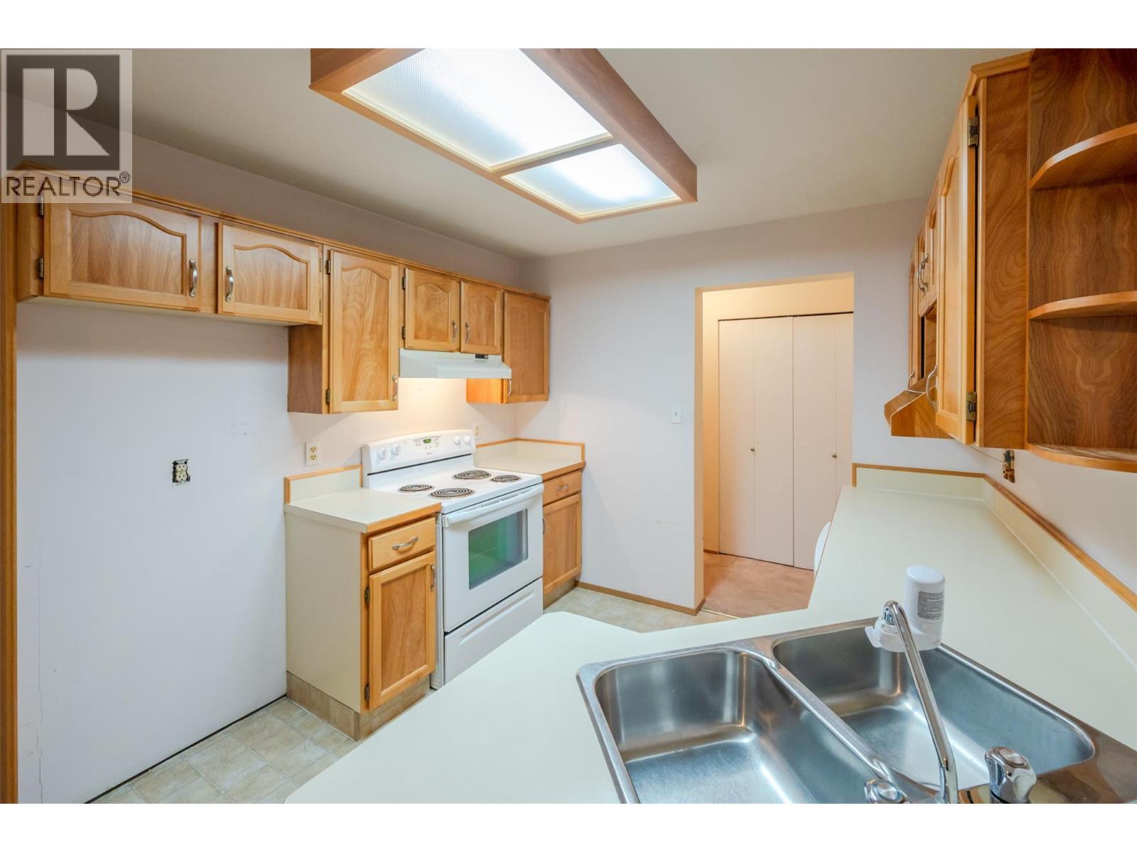 3426 Hemlock Street Unit# 109, Penticton, BC - Indoor Photo Showing Kitchen With Double Sink