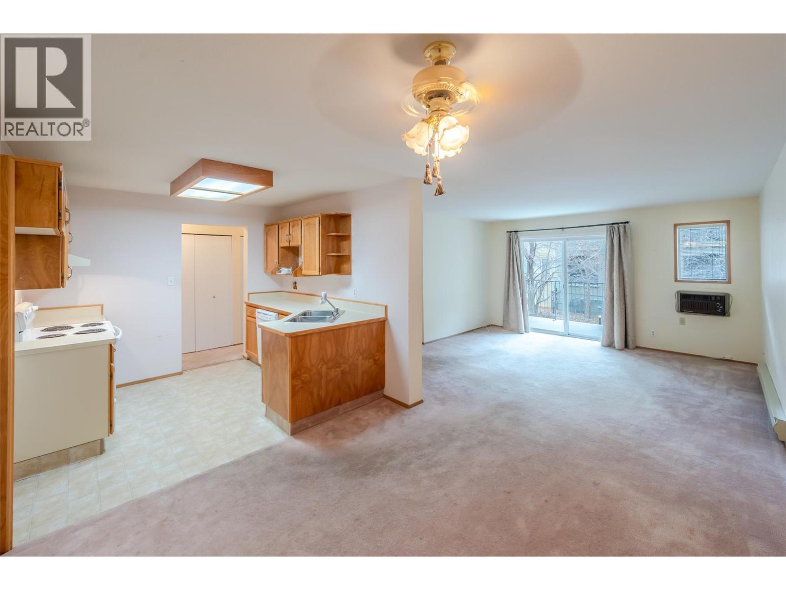 3426 Hemlock Street Unit# 109, Penticton, BC - Indoor Photo Showing Kitchen With Double Sink