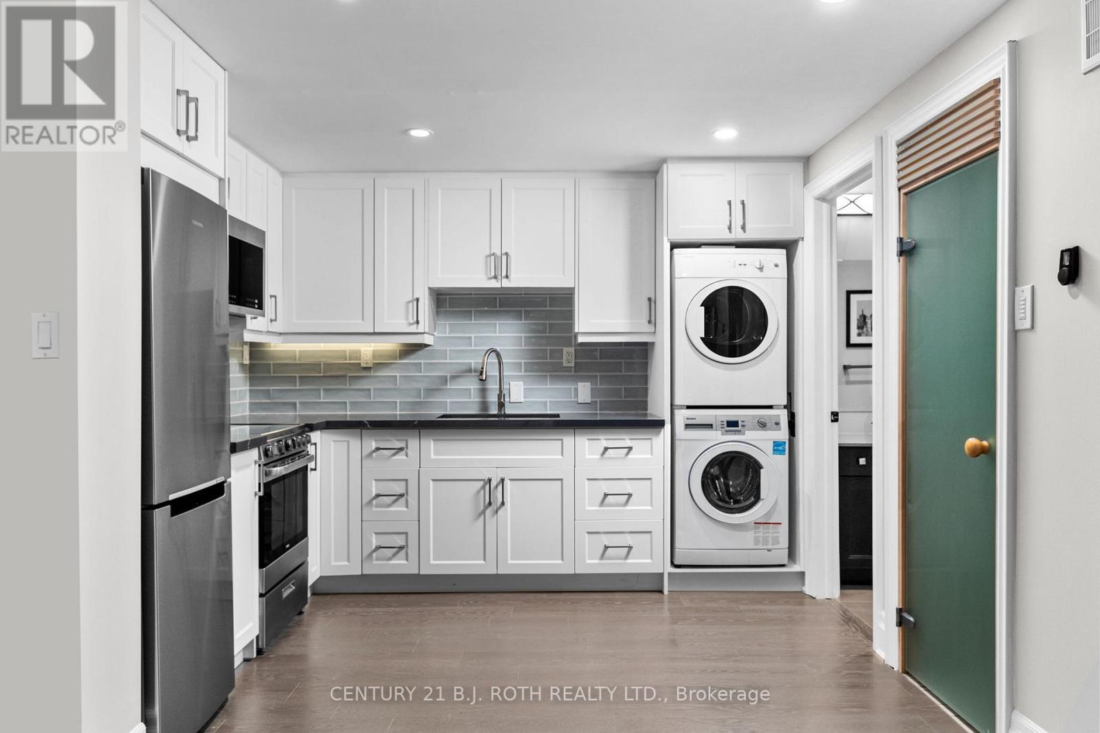 3 Cameron Street, Springwater, ON - Indoor Photo Showing Kitchen