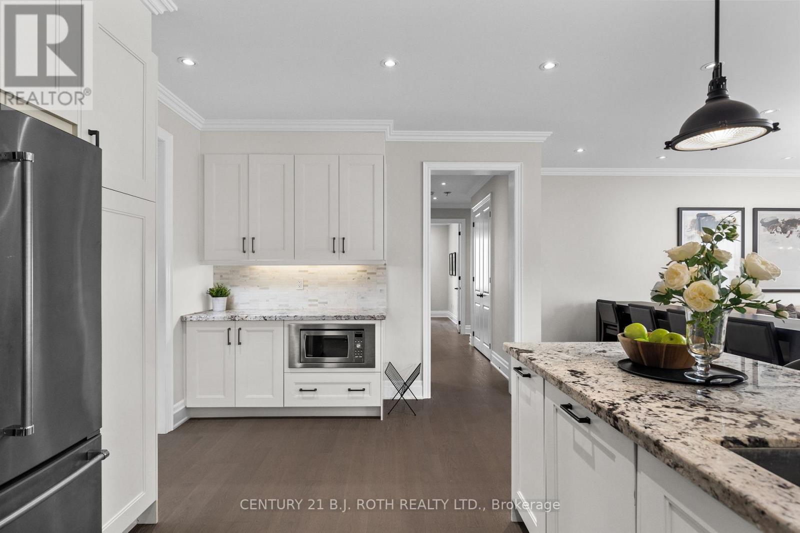 3 Cameron Street, Springwater, ON - Indoor Photo Showing Kitchen With Upgraded Kitchen