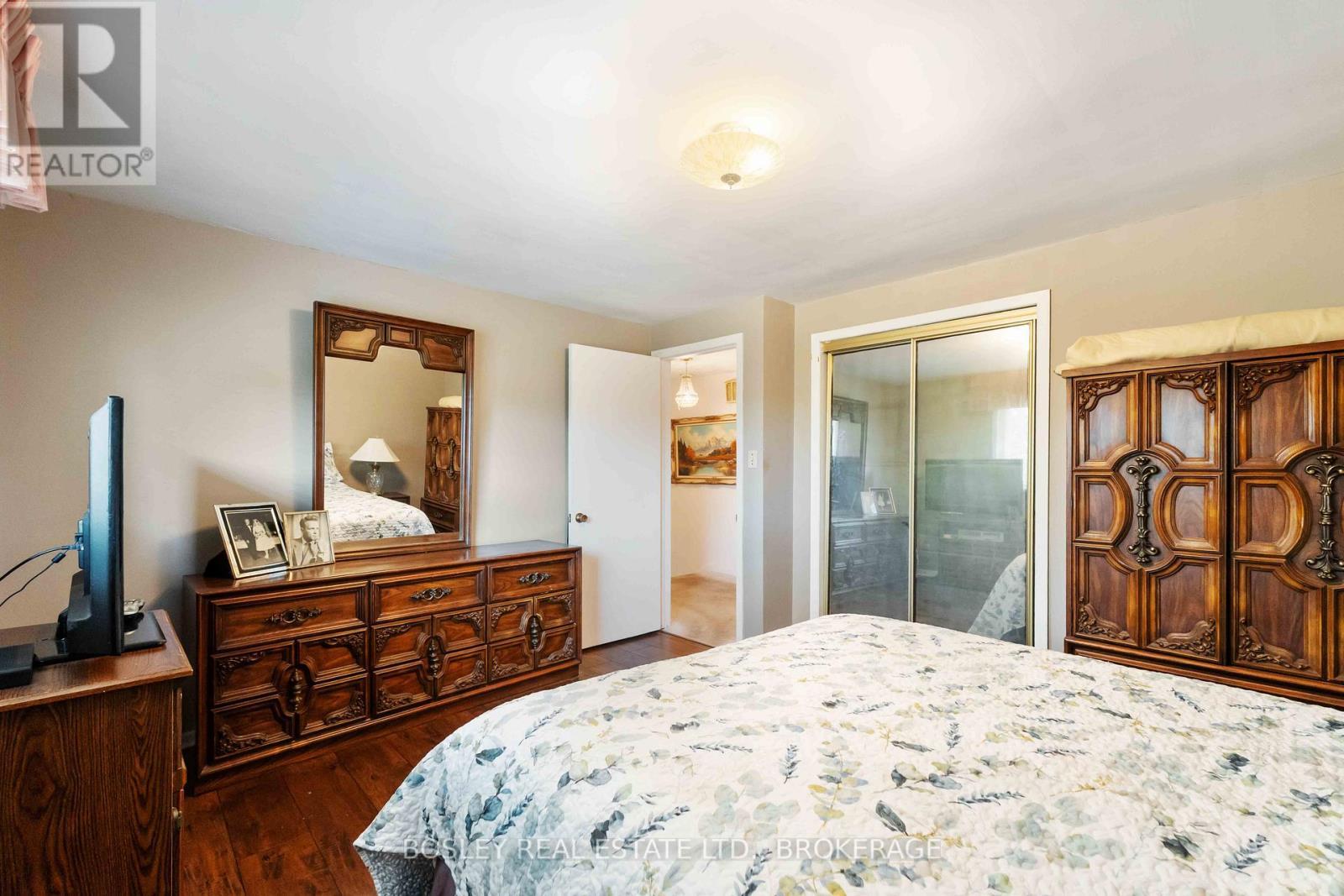 27 Meadowlark Crescent, St. Catharines (Lakeshore), ON - Indoor Photo Showing Bedroom