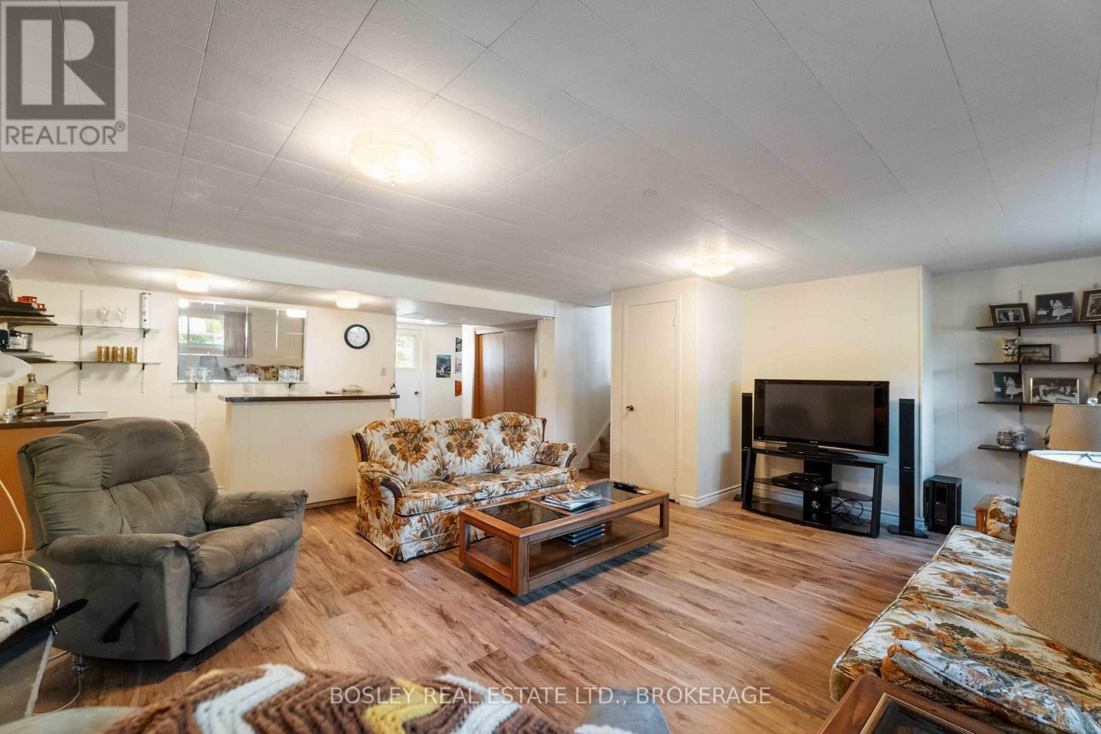 27 Meadowlark Crescent, St. Catharines (Lakeshore), ON - Indoor Photo Showing Living Room