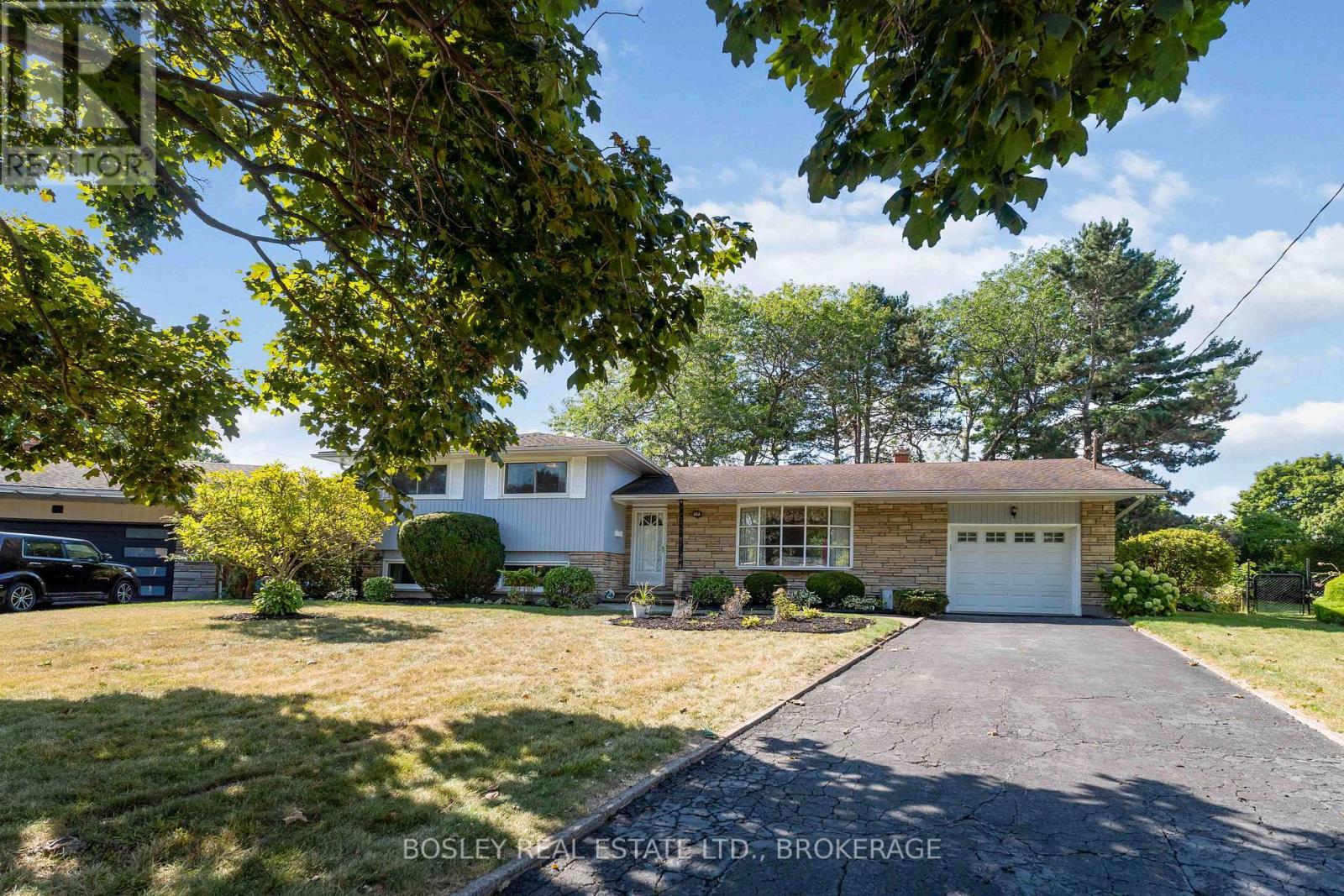 27 Meadowlark Crescent, St. Catharines (Lakeshore), ON - Outdoor With Facade