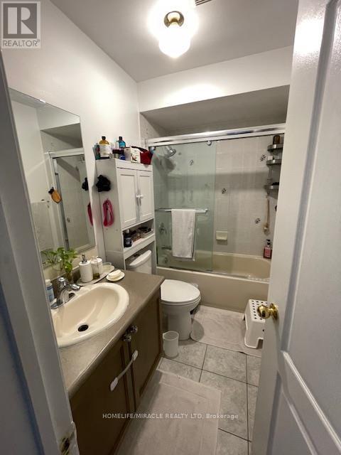 3480 Fountain Park Avenue, Mississauga, ON - Indoor Photo Showing Bathroom