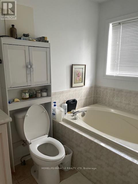 3480 Fountain Park Avenue, Mississauga, ON - Indoor Photo Showing Bathroom