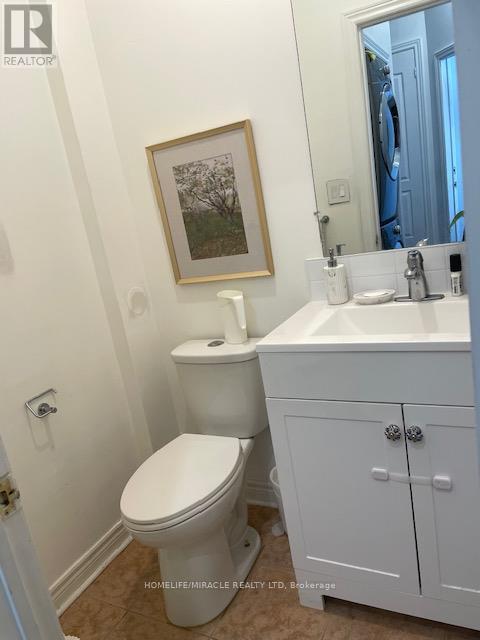 3480 Fountain Park Avenue, Mississauga, ON - Indoor Photo Showing Bathroom