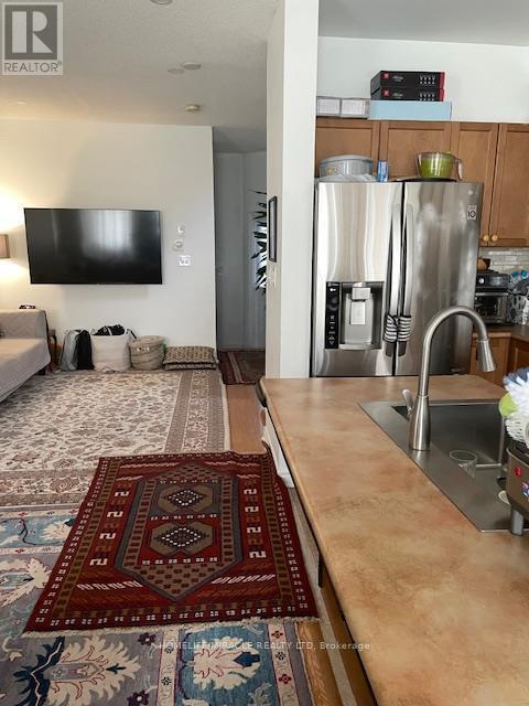 3480 Fountain Park Avenue, Mississauga, ON - Indoor Photo Showing Kitchen With Stainless Steel Kitchen