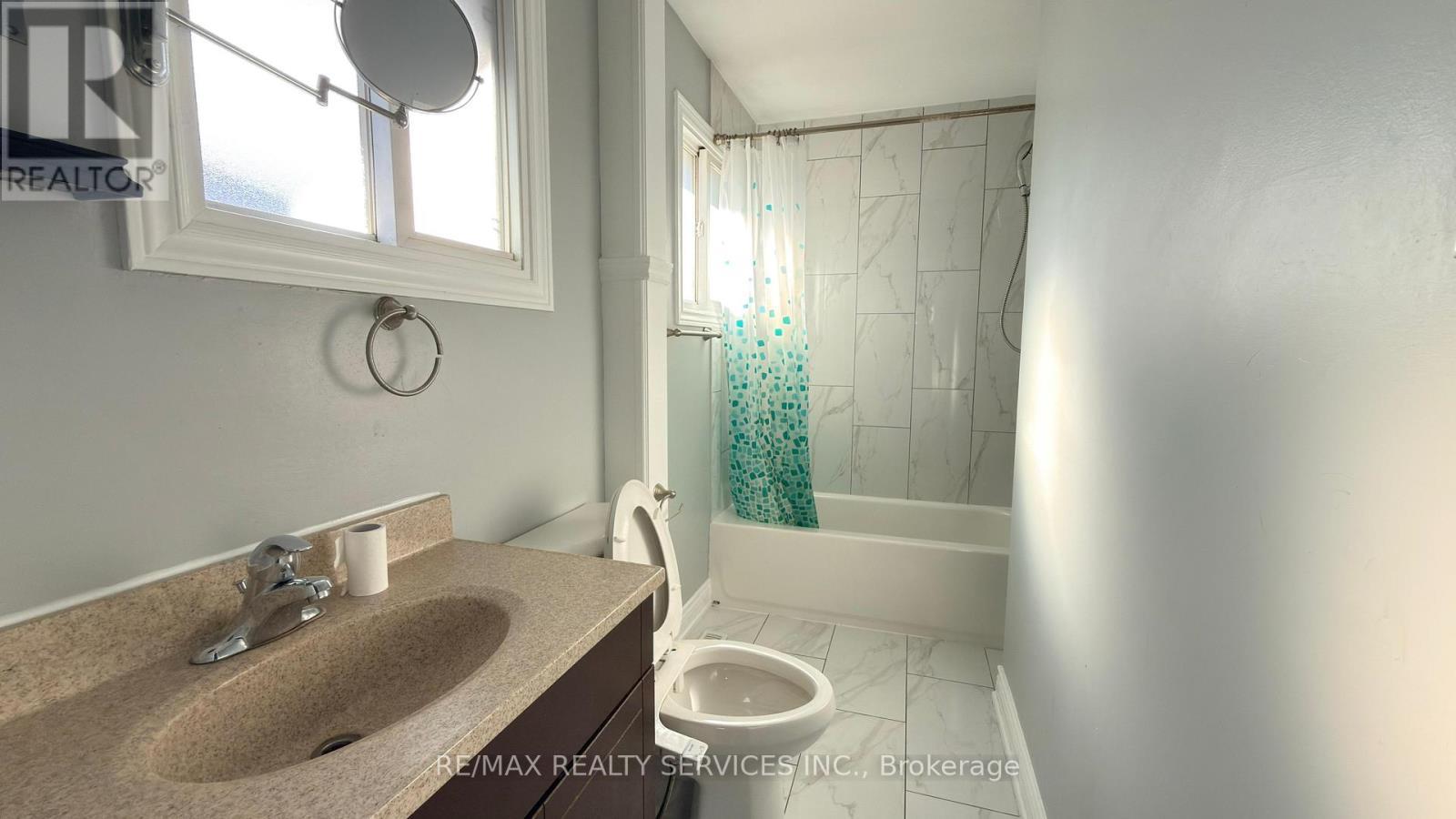 7684 Netherwood Road, Mississauga, ON - Indoor Photo Showing Bathroom