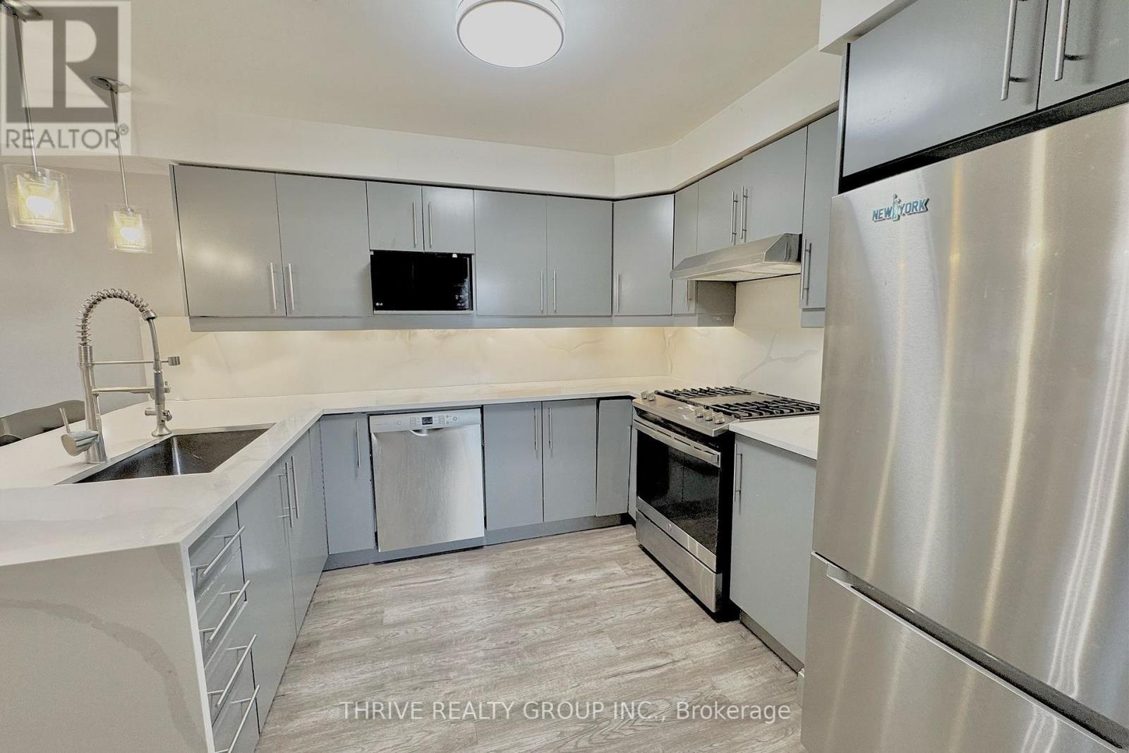 Upper - 1608 Evans Boulevard, London South (South U), ON - Indoor Photo Showing Kitchen With Upgraded Kitchen