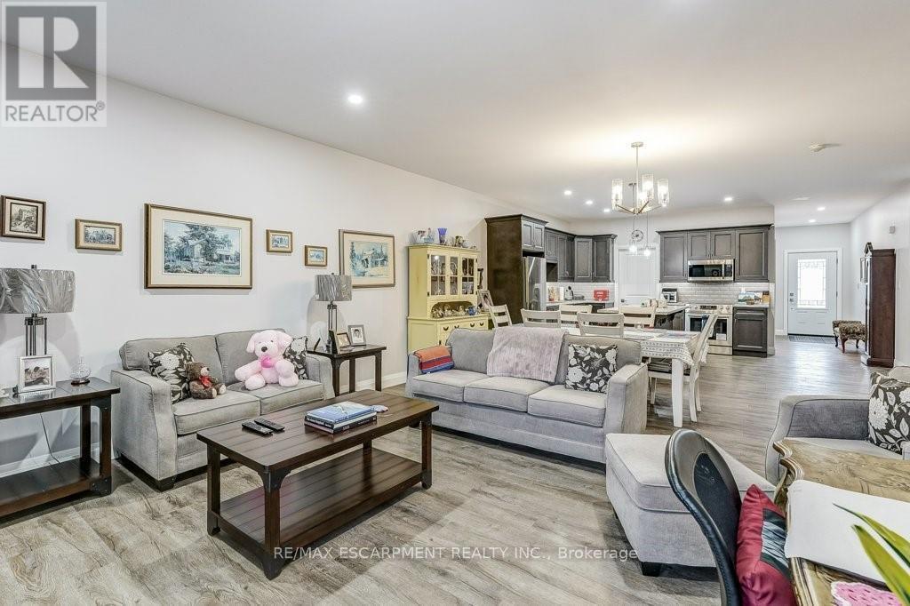 273 Queen Street W, North Perth, ON - Indoor Photo Showing Living Room