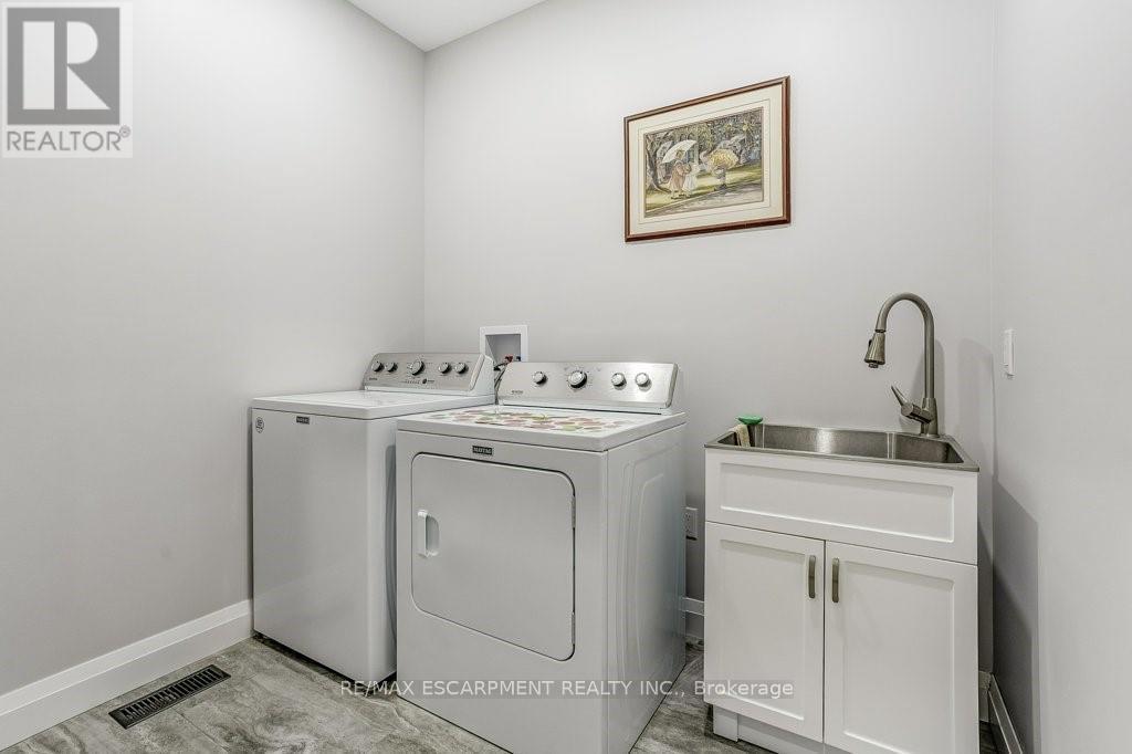 273 Queen Street W, North Perth, ON - Indoor Photo Showing Laundry Room
