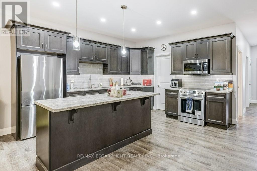 273 Queen Street W, North Perth, ON - Indoor Photo Showing Kitchen With Upgraded Kitchen