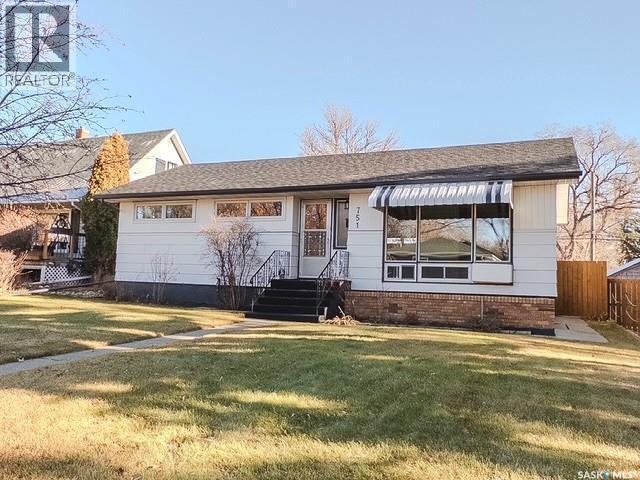 751 4Th Avenue Ne, Swift Current, SK - Outdoor