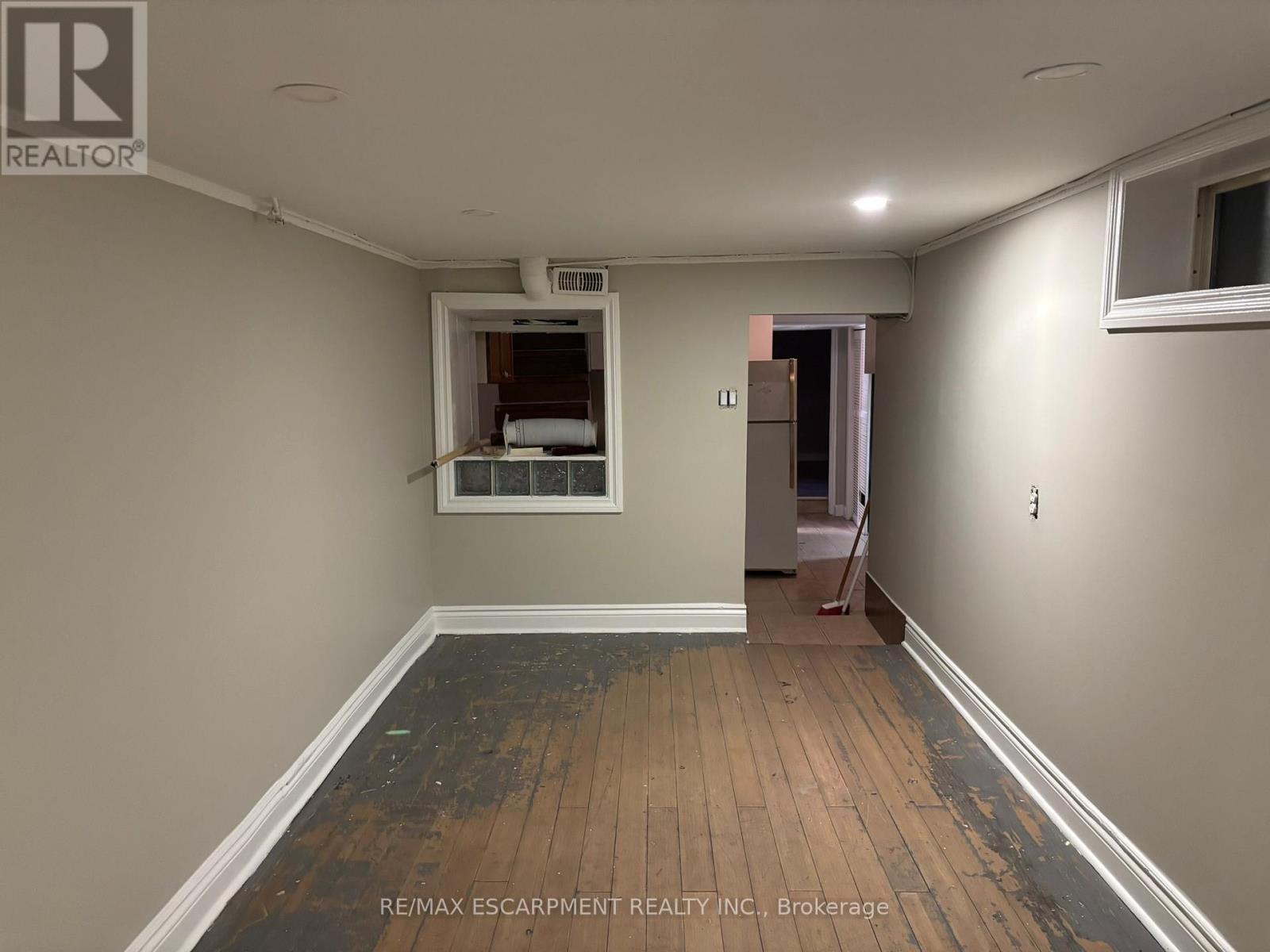 124 Cathcart Street, Hamilton, ON - Indoor Photo Showing Other Room