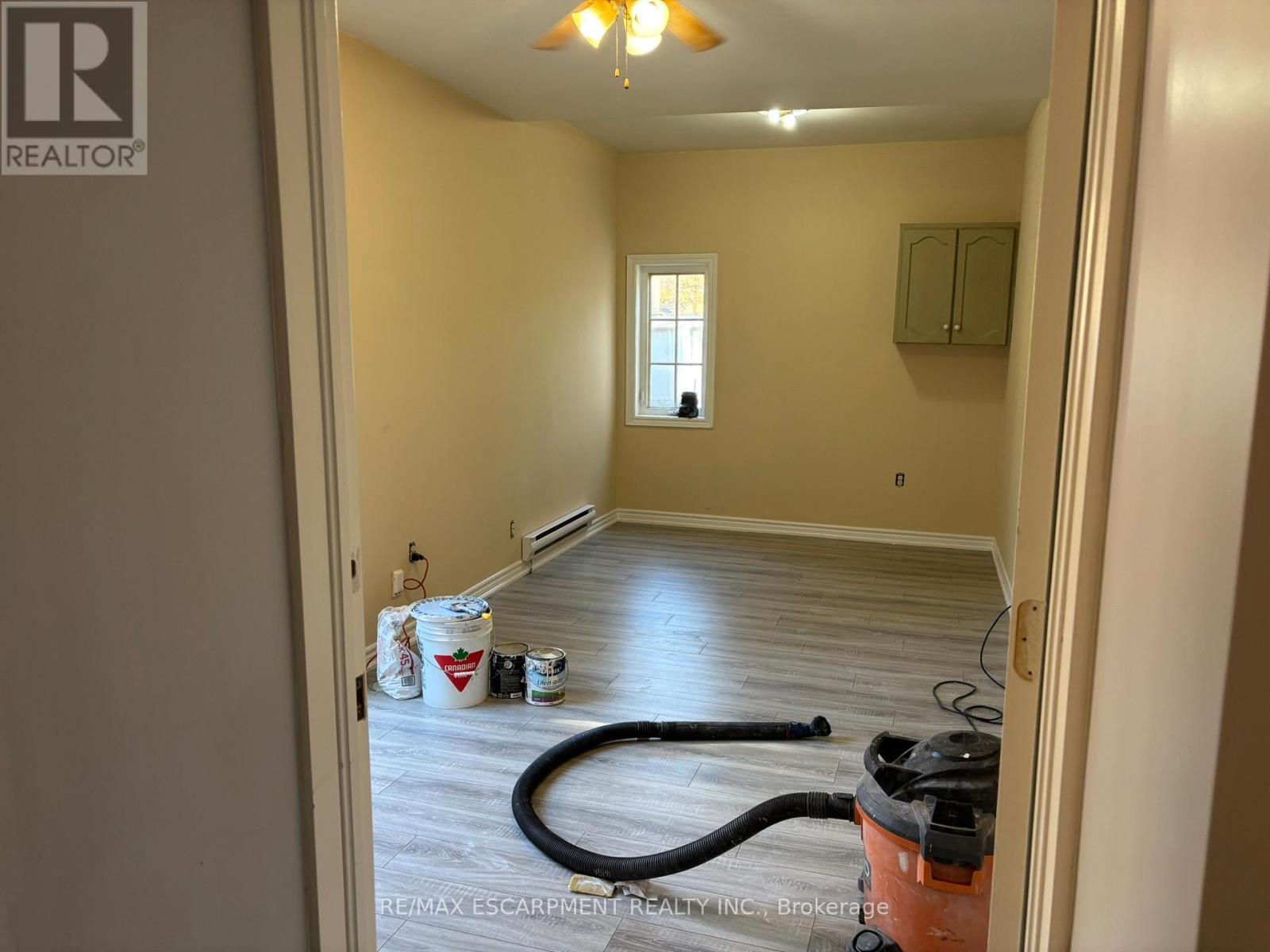 124 Cathcart Street, Hamilton, ON - Indoor Photo Showing Other Room
