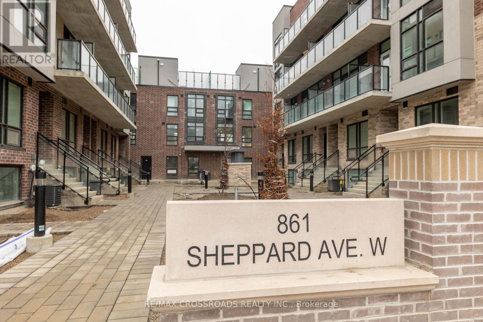 Th47 - 861 Sheppard Avenue W, Toronto, ON - Outdoor