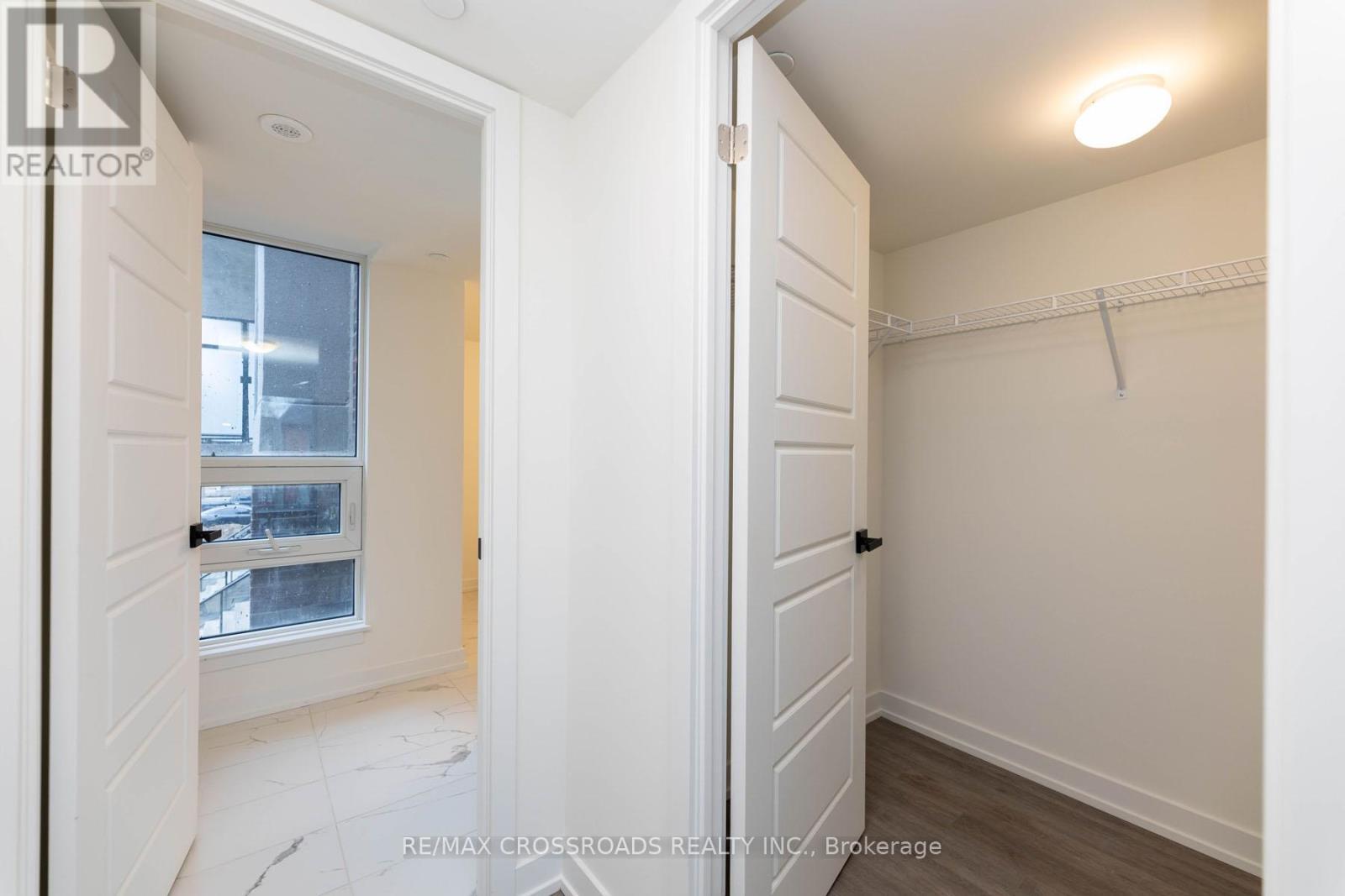 Th47 - 861 Sheppard Avenue W, Toronto, ON - Indoor