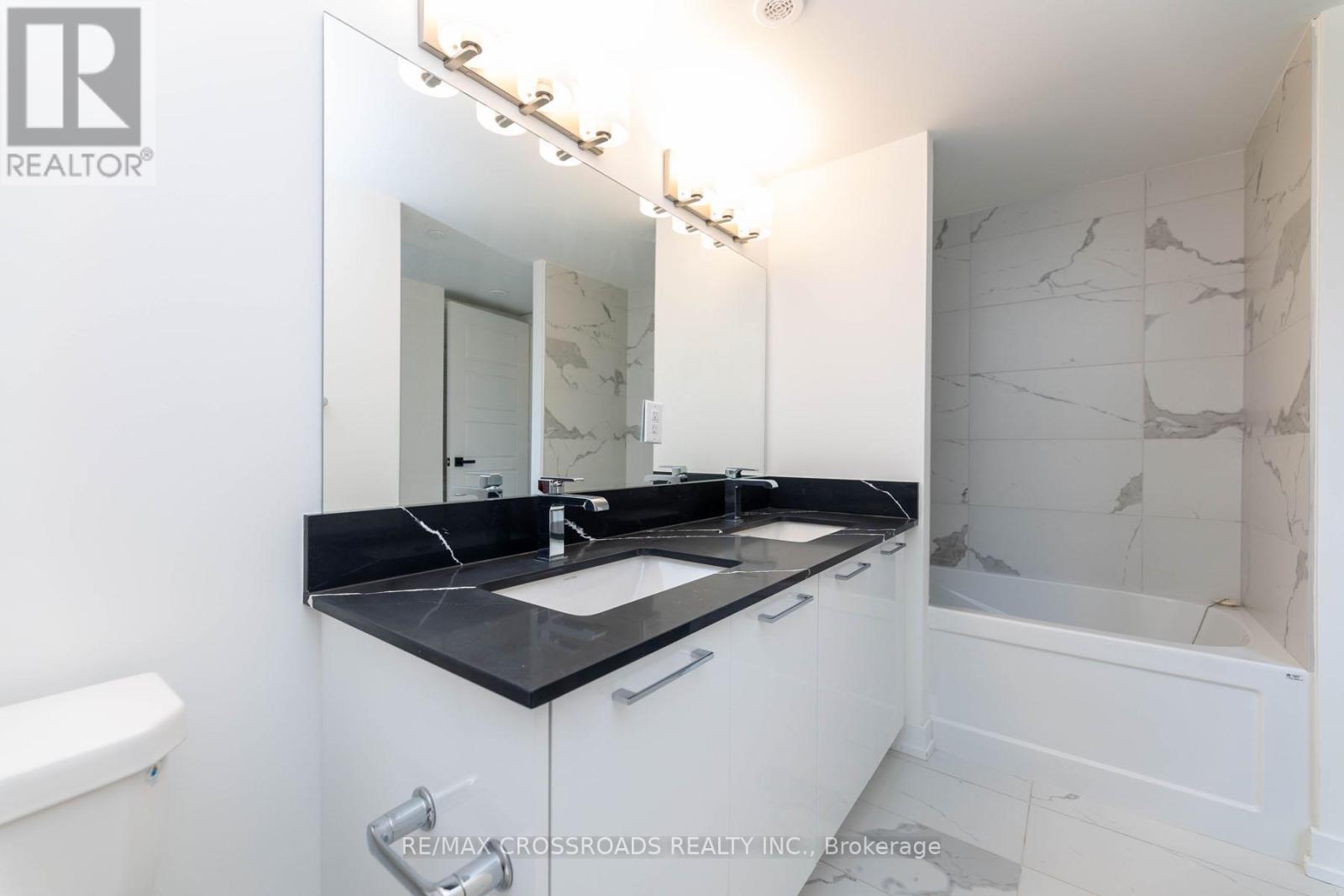 Th47 - 861 Sheppard Avenue W, Toronto, ON - Indoor Photo Showing Bathroom