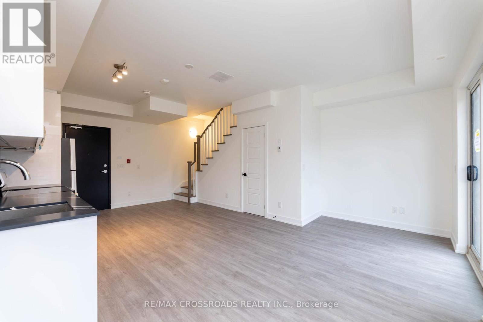 Th47 - 861 Sheppard Avenue W, Toronto, ON - Indoor