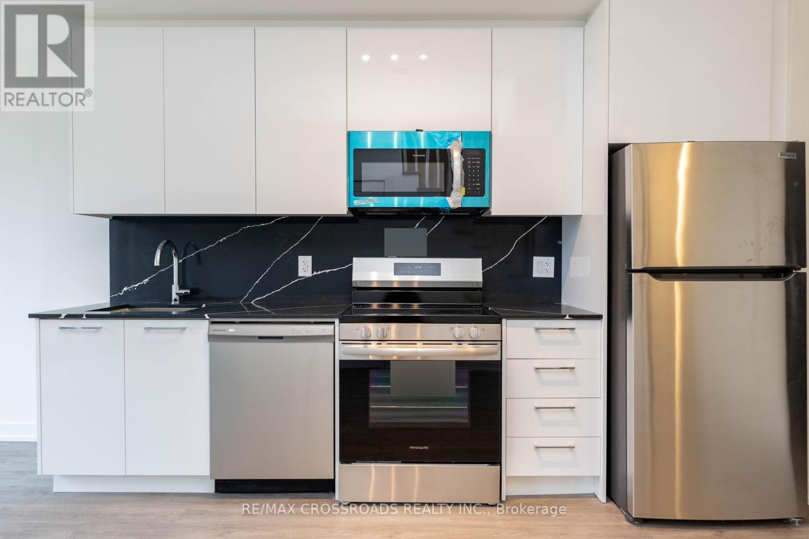 Th47 - 861 Sheppard Avenue W, Toronto, ON - Indoor Photo Showing Kitchen