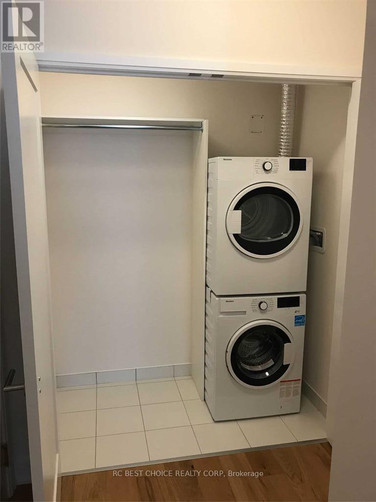 708 - 88 Cumberland Street, Toronto, ON - Indoor Photo Showing Laundry Room