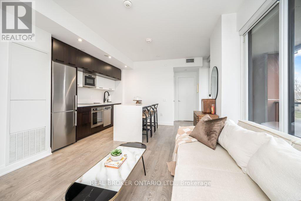 237 - 4800 Highway 7, Vaughan, ON - Indoor Photo Showing Kitchen