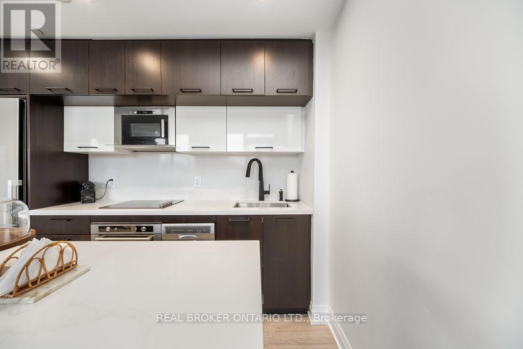 237 - 4800 Highway 7, Vaughan, ON - Indoor Photo Showing Kitchen