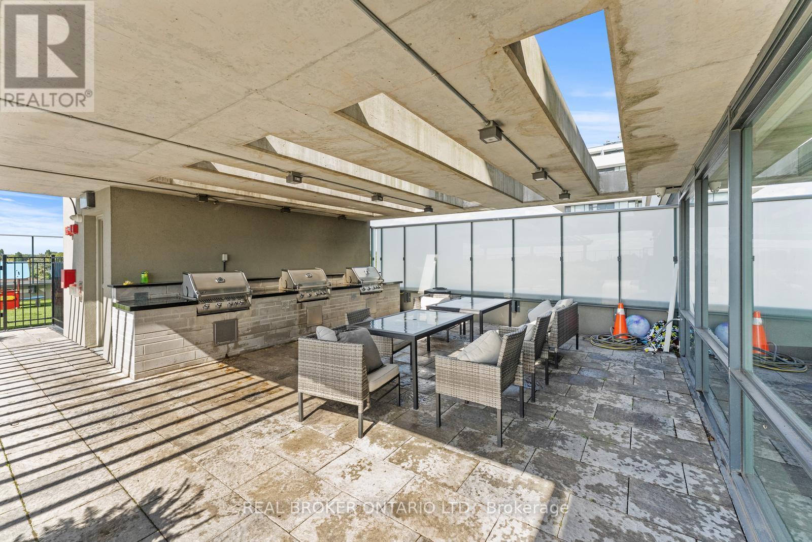 237 - 4800 Highway 7, Vaughan, ON - With Exterior