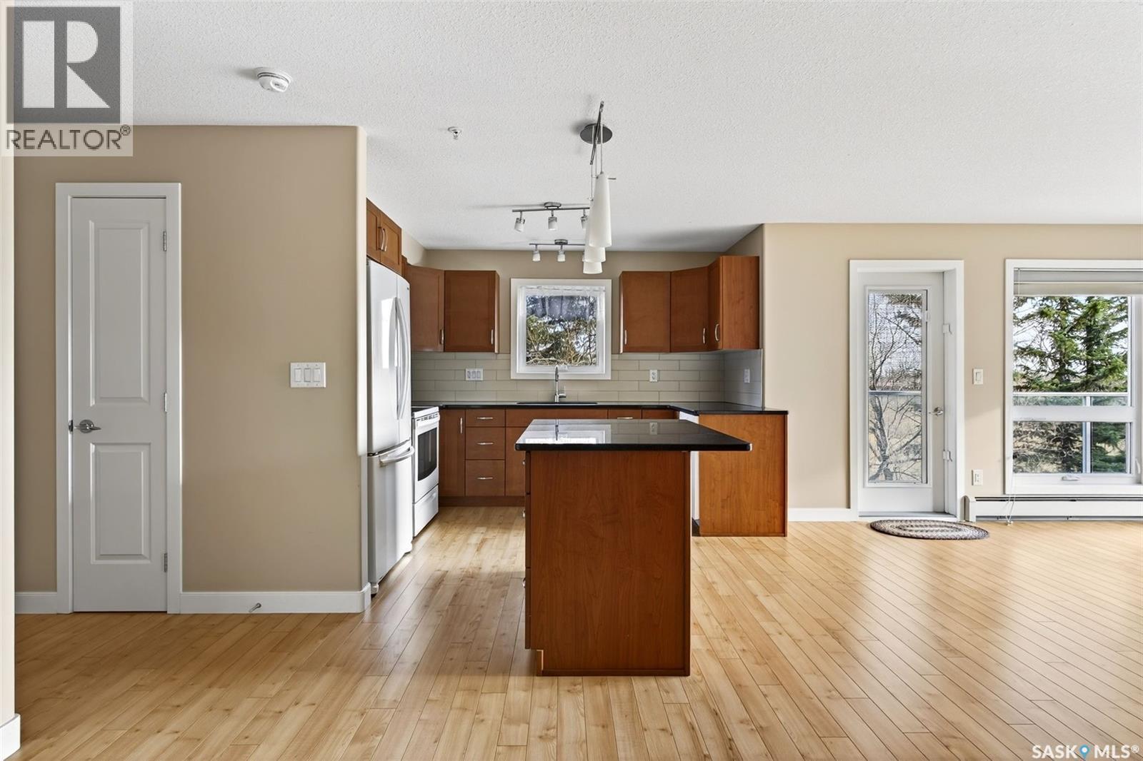 104 2311 Windsor Park Road, Regina, SK - Indoor Photo Showing Kitchen