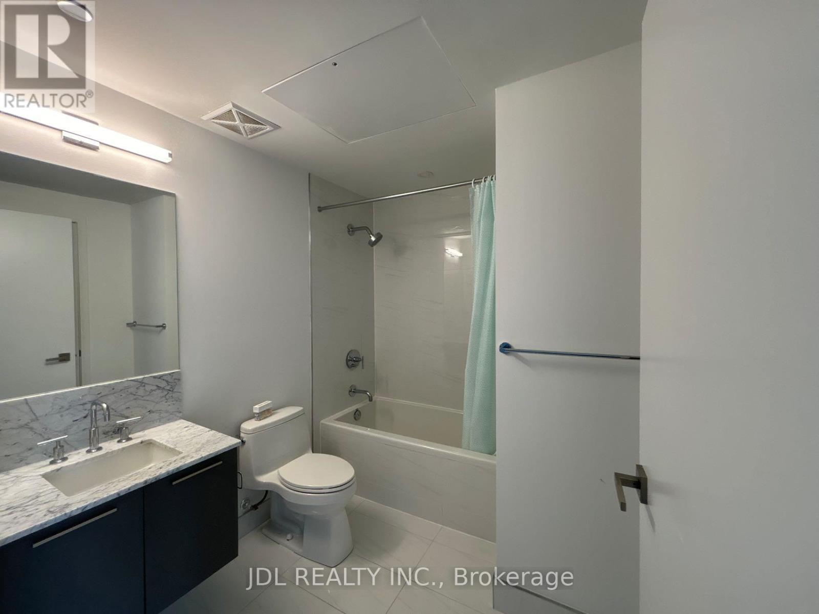 2211 - 3 Gloucester Street, Toronto, ON - Indoor Photo Showing Bathroom