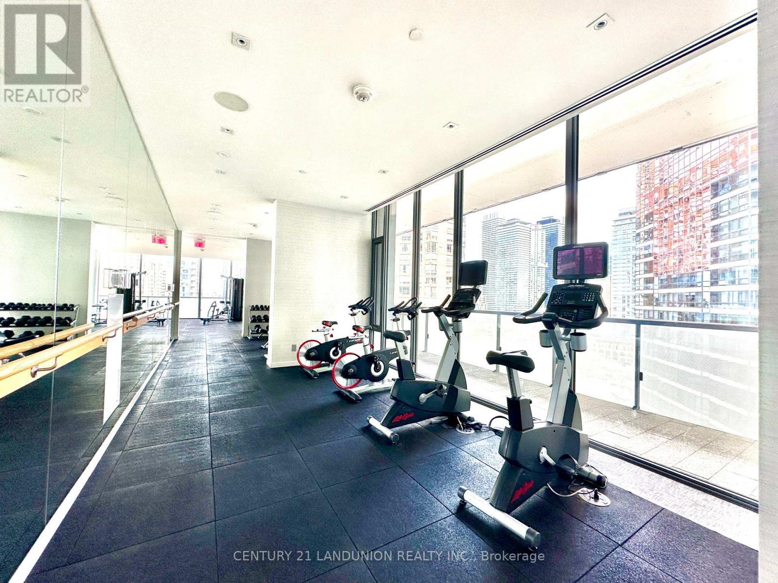412 - 57 St. Joseph Street, Toronto, ON - Indoor Photo Showing Gym Room