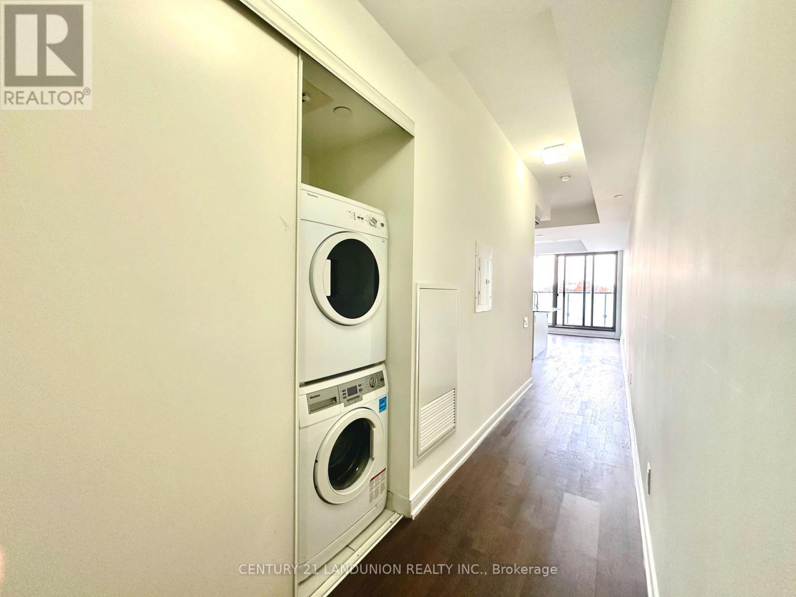 412 - 57 St. Joseph Street, Toronto, ON - Indoor Photo Showing Laundry Room