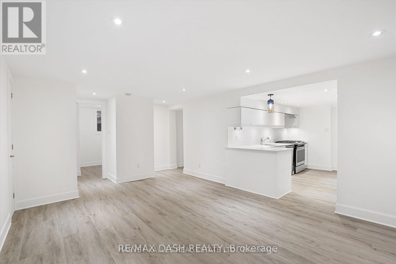 1 - 263 Boston Avenue, Toronto, ON - Indoor Photo Showing Kitchen