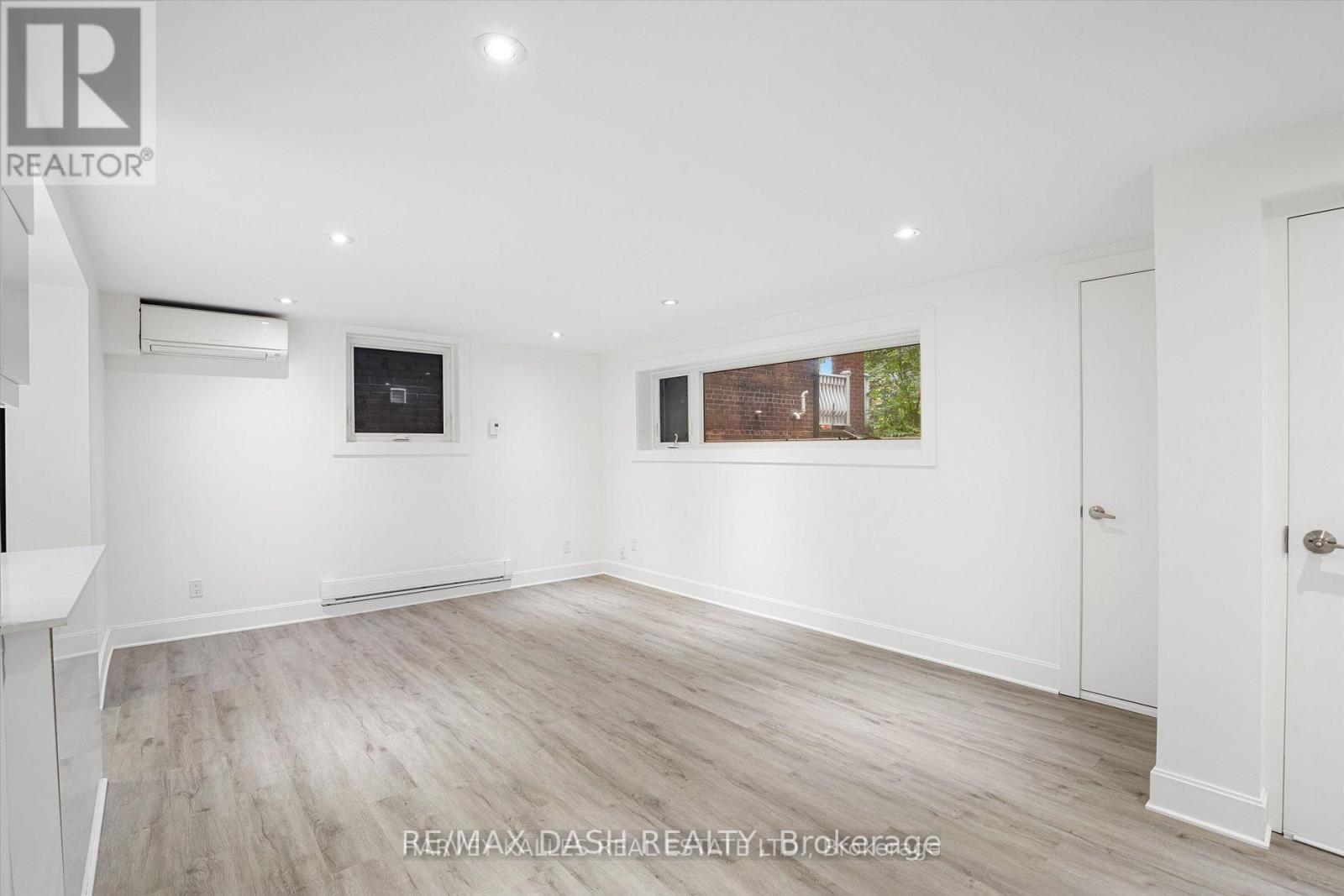 1 - 263 Boston Avenue, Toronto, ON - Indoor Photo Showing Other Room