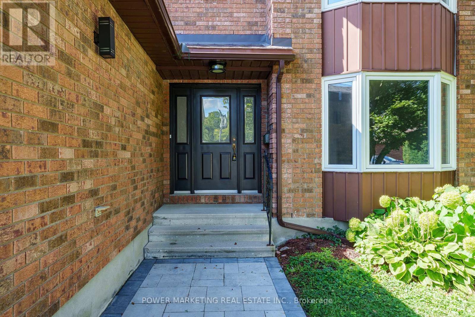 5722 Kemplane Court, Ottawa, ON - Outdoor