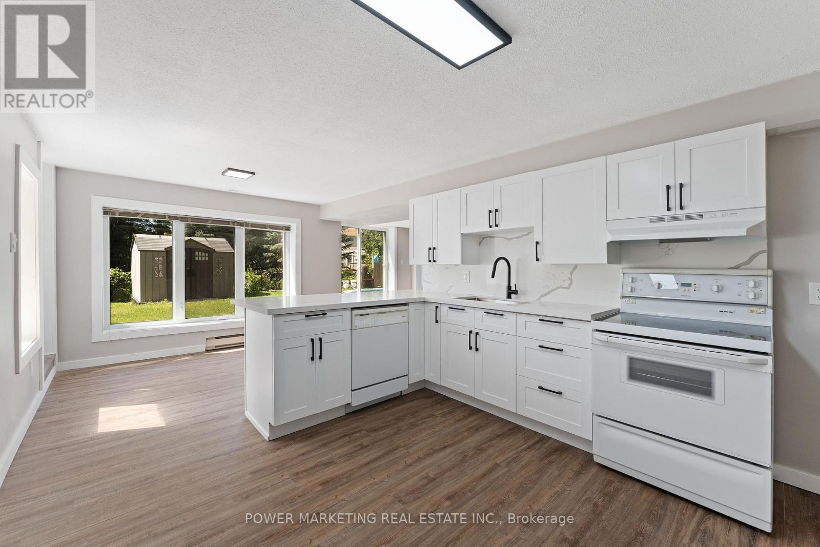 5722 Kemplane Court, Ottawa, ON - Indoor Photo Showing Kitchen