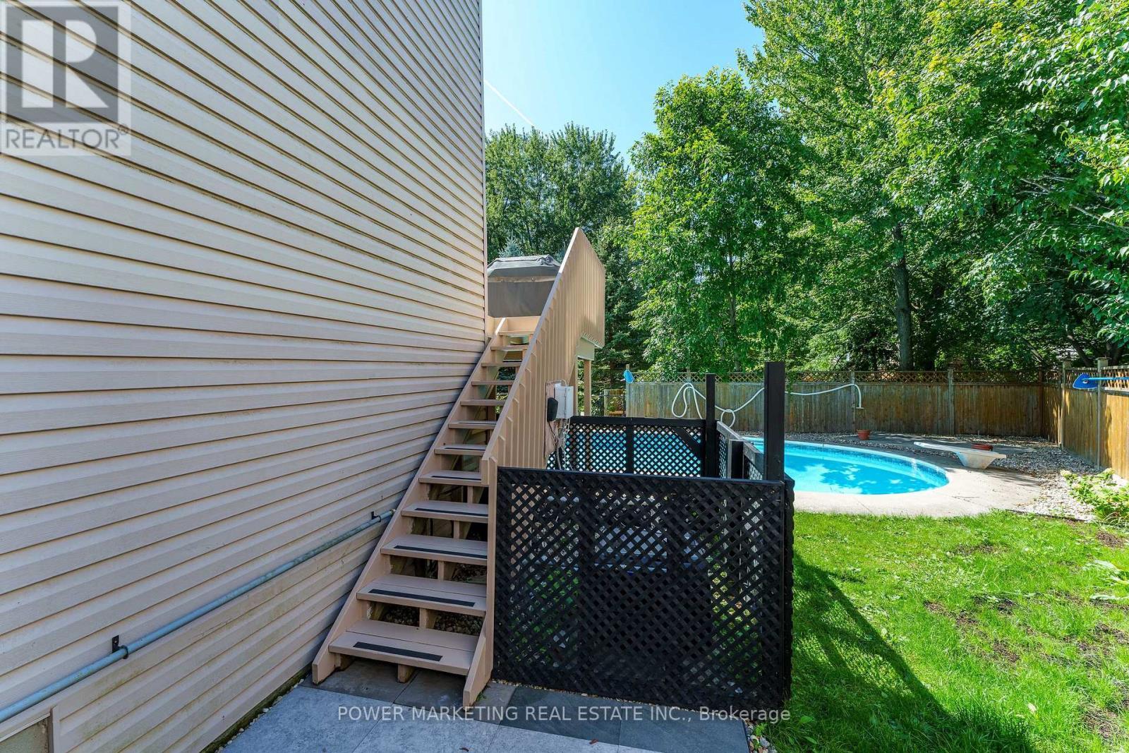 5722 Kemplane Court, Ottawa, ON - Outdoor With In Ground Pool