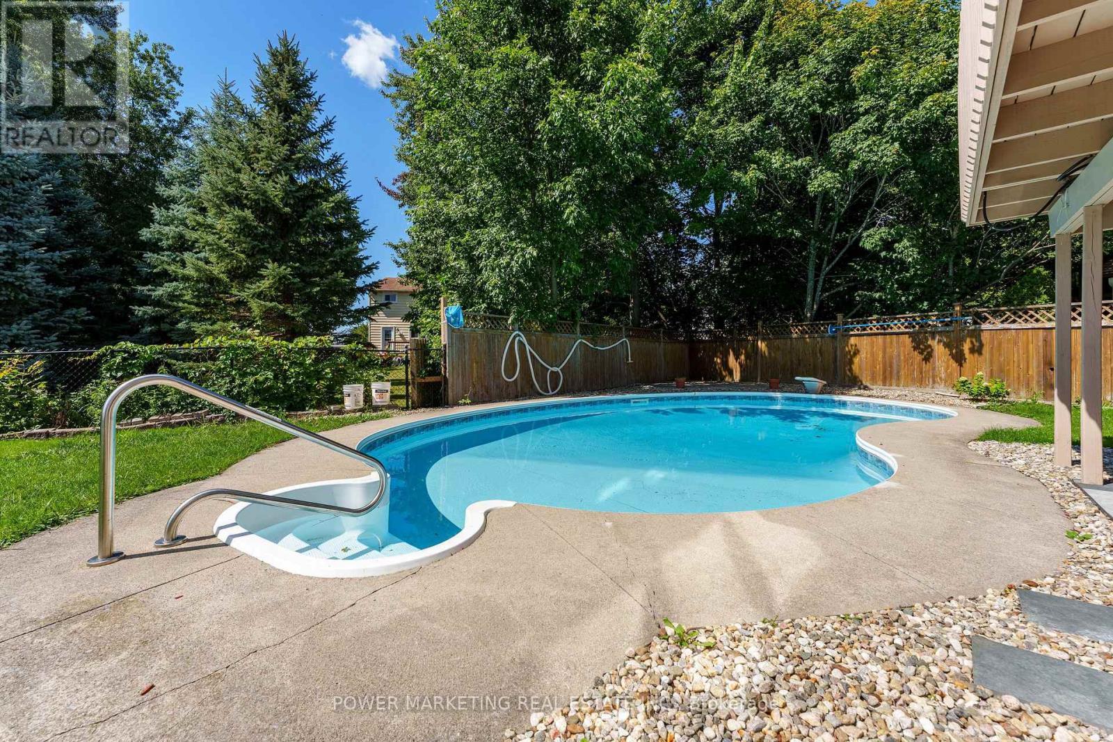 5722 Kemplane Court, Ottawa, ON - Outdoor With In Ground Pool With Backyard