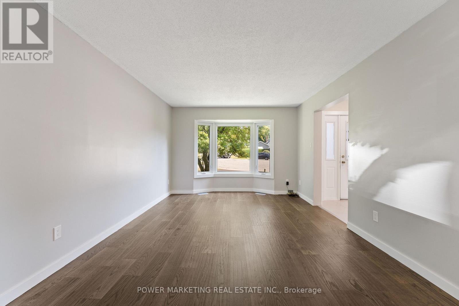 5722 Kemplane Court, Ottawa, ON - Indoor