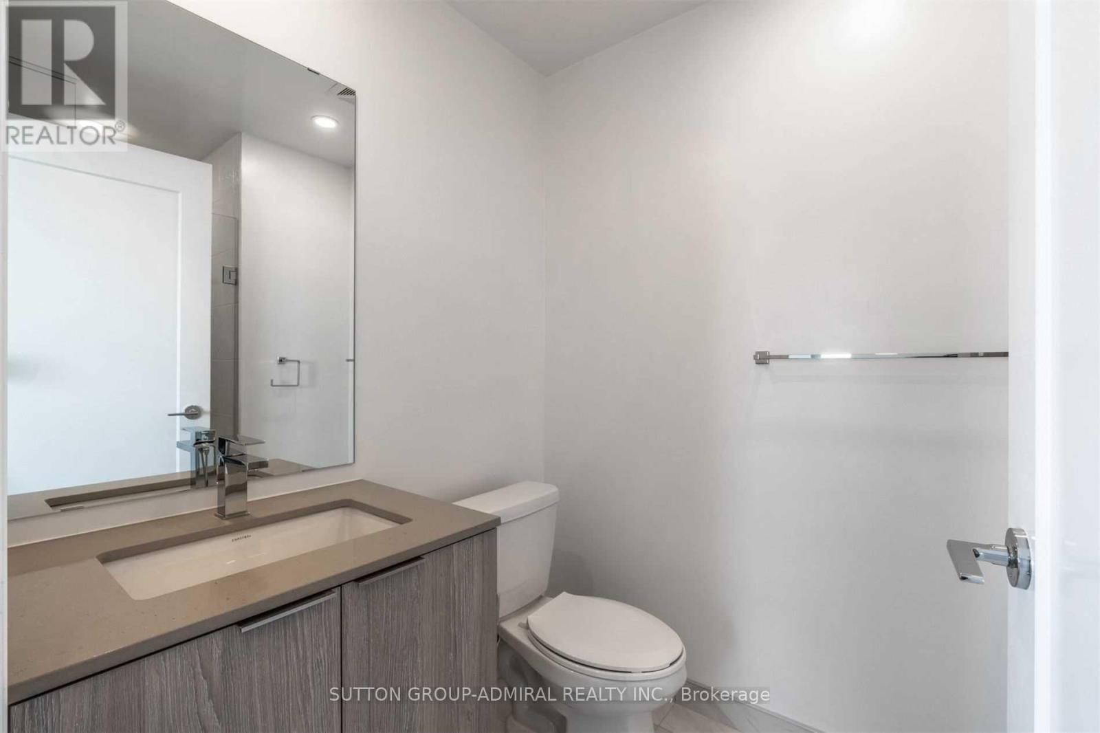 1704 - 70 Annie Craig Drive, Toronto, ON - Indoor Photo Showing Bathroom