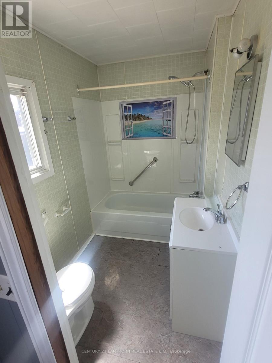 86 - 88 West Street W, Greater Napanee (Greater Napanee), ON - Indoor Photo Showing Bathroom