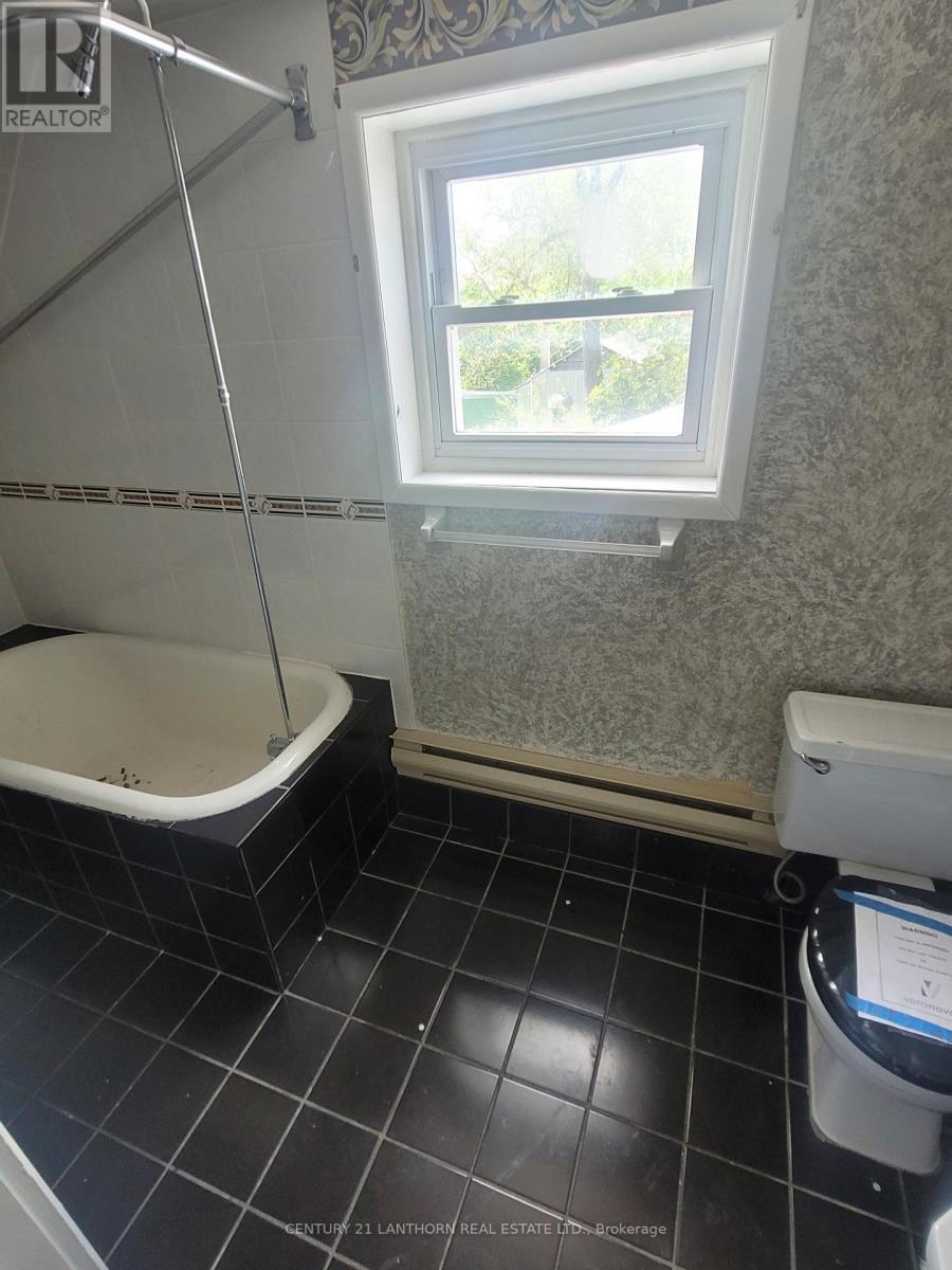 86 - 88 West Street W, Greater Napanee (Greater Napanee), ON - Indoor Photo Showing Bathroom