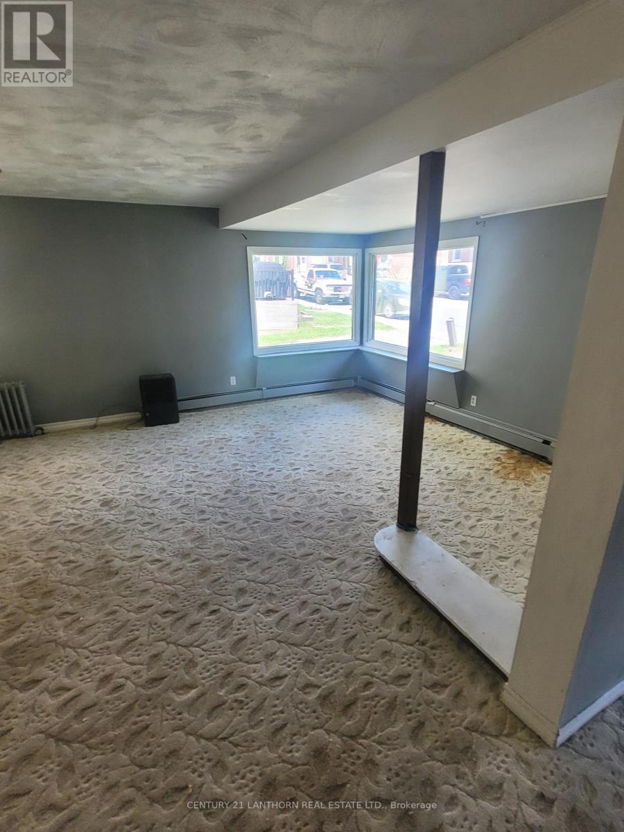 86 - 88 West Street W, Greater Napanee (Greater Napanee), ON - Indoor Photo Showing Other Room