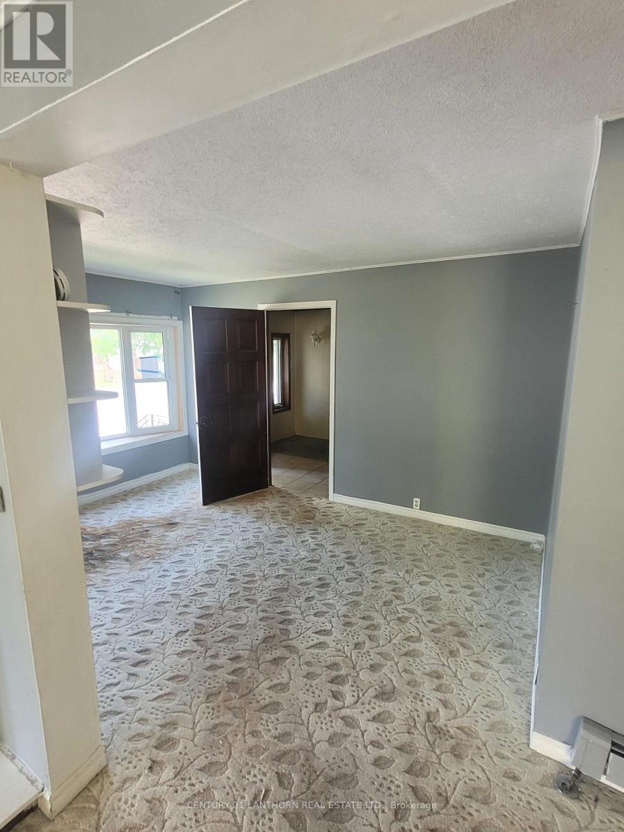 86 - 88 West Street W, Greater Napanee (Greater Napanee), ON - Indoor Photo Showing Other Room