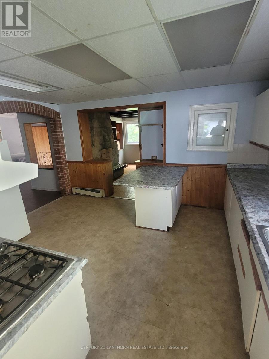 86 - 88 West Street W, Greater Napanee (Greater Napanee), ON - Indoor Photo Showing Kitchen