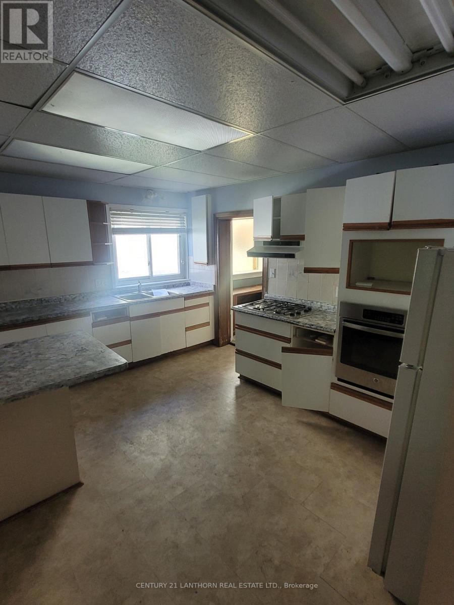 86 - 88 West Street W, Greater Napanee (Greater Napanee), ON - Indoor Photo Showing Other Room