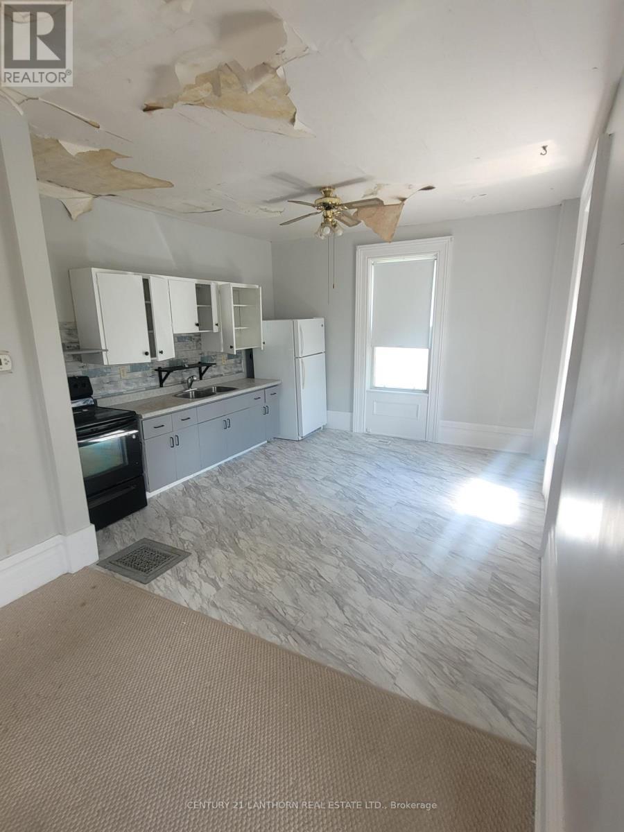 86 - 88 West Street W, Greater Napanee (Greater Napanee), ON - Indoor Photo Showing Other Room