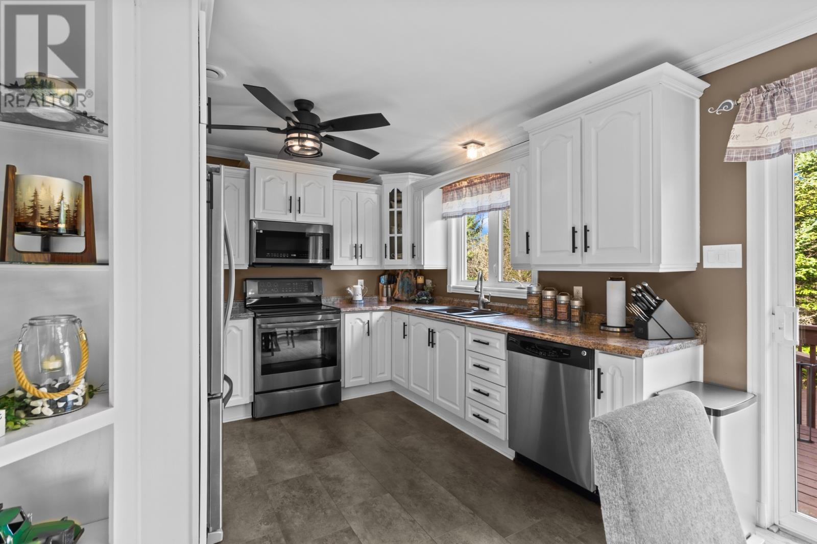 18 Shaheen Crescent, Come By Chance, NL - Indoor Photo Showing Kitchen With Stainless Steel Kitchen With Double Sink