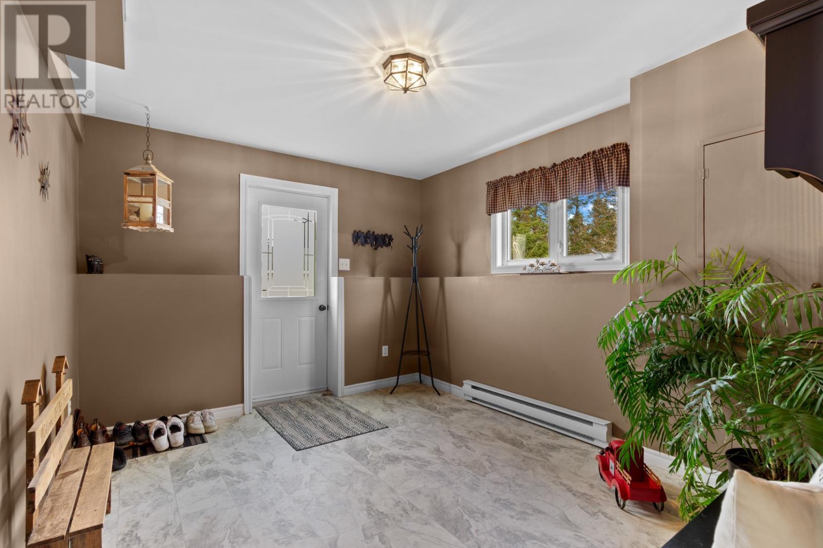 18 Shaheen Crescent, Come By Chance, NL - Indoor Photo Showing Other Room