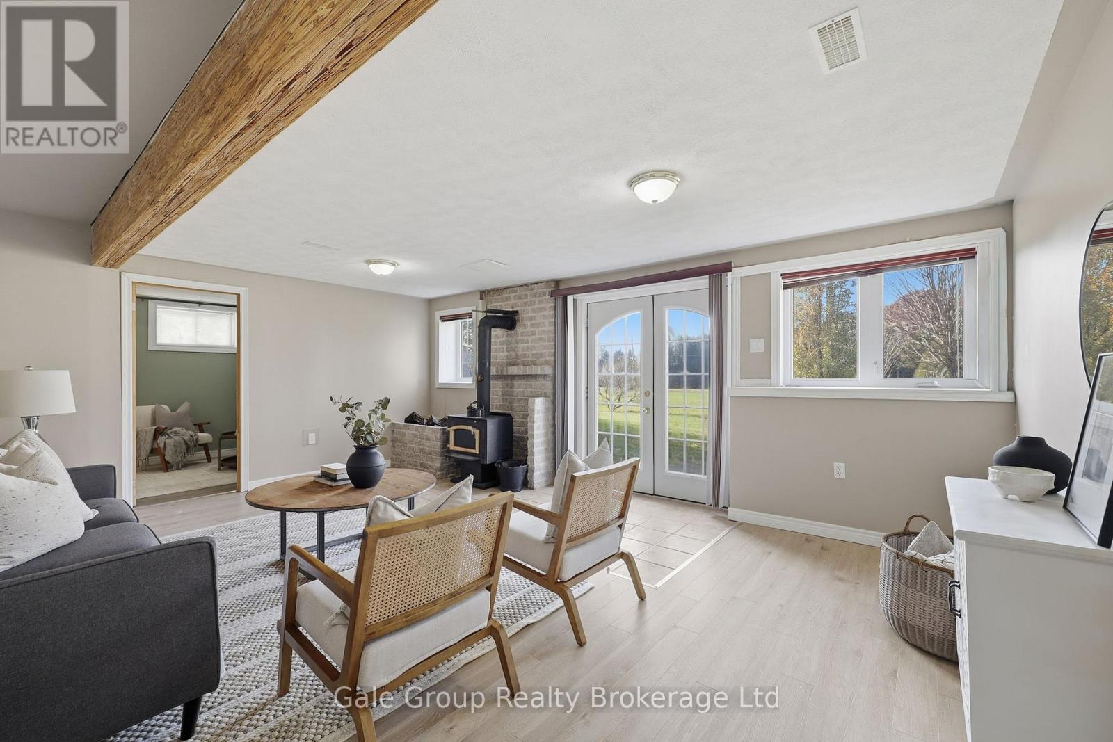 12615 Bay-Nor Boundary Road, Bayham, ON - Indoor Photo Showing Living Room
